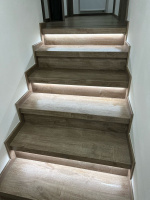  Schody-z-vinylu-BUKOMA-PREMIUM-CLICK-XL-dekor-Dub-Barfold s LED